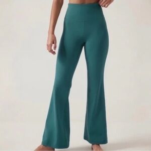 Athleta Salutation Stash Flare Pant Emerald Green Womens Size XXS Fitted Spandex